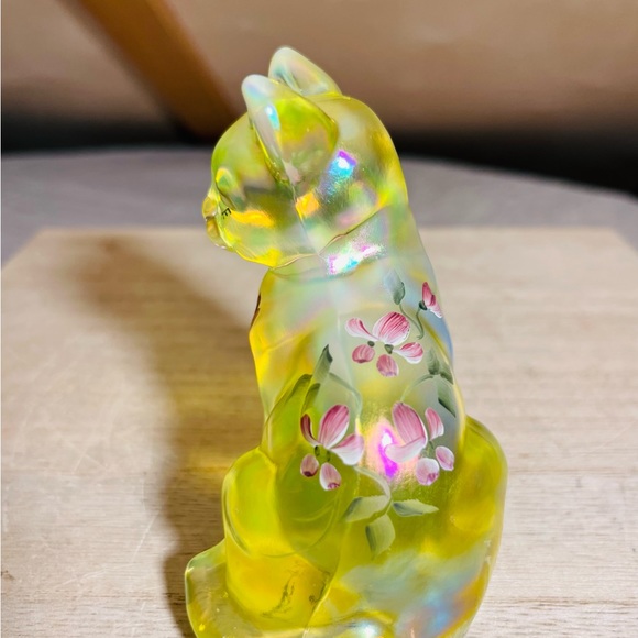 Sold!! Fenton Glass Hand Painted Topaz Opalescent Vaseline Glass Cat - Picture 6 of 8